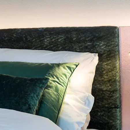 Von Landsberg Hotel *